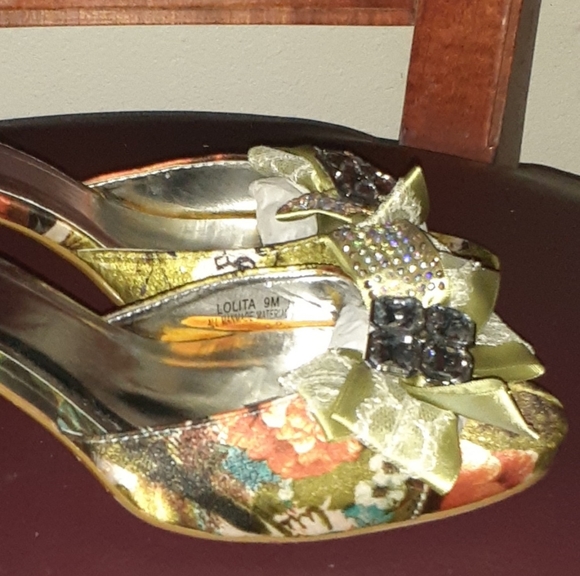 Lolita - Picture 2 of 10